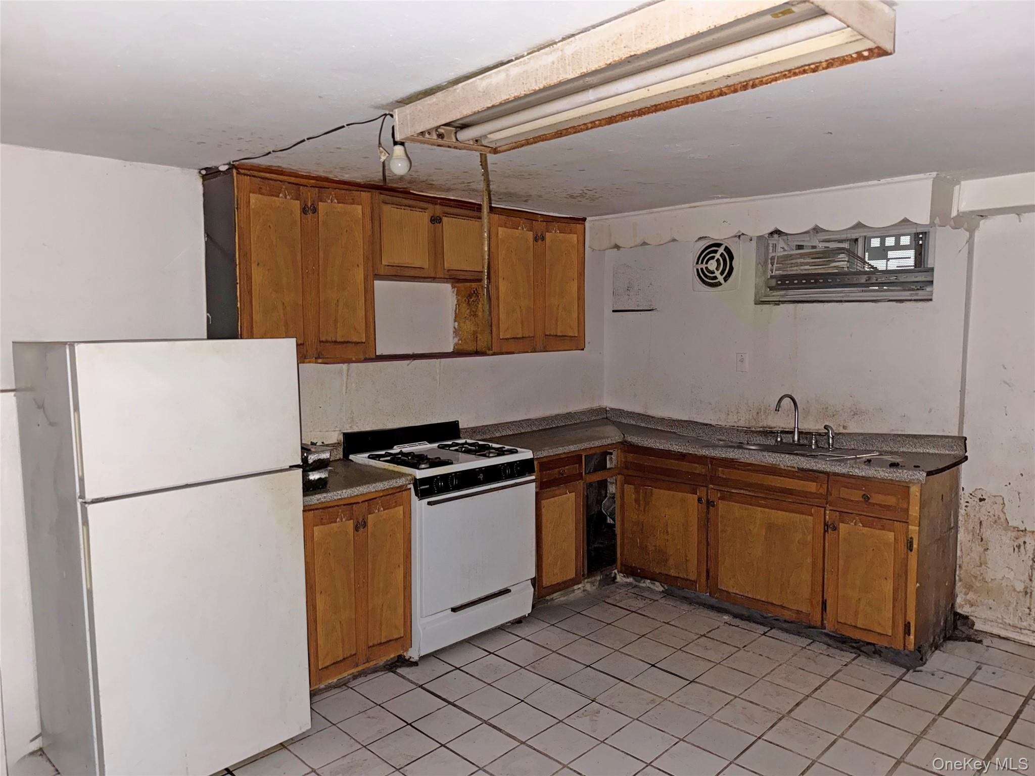 #14 photo, 4077 Seton Avenue, Bronx , NY 10466