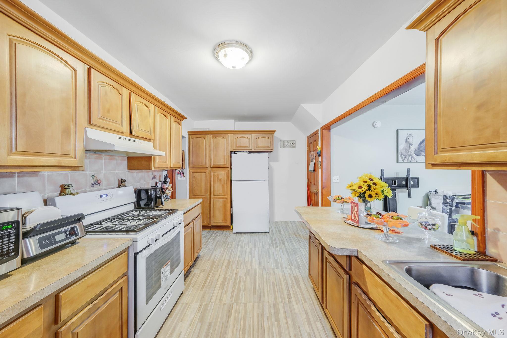 #7 photo, 9432 94th Street, Ozone Park , NY 11416