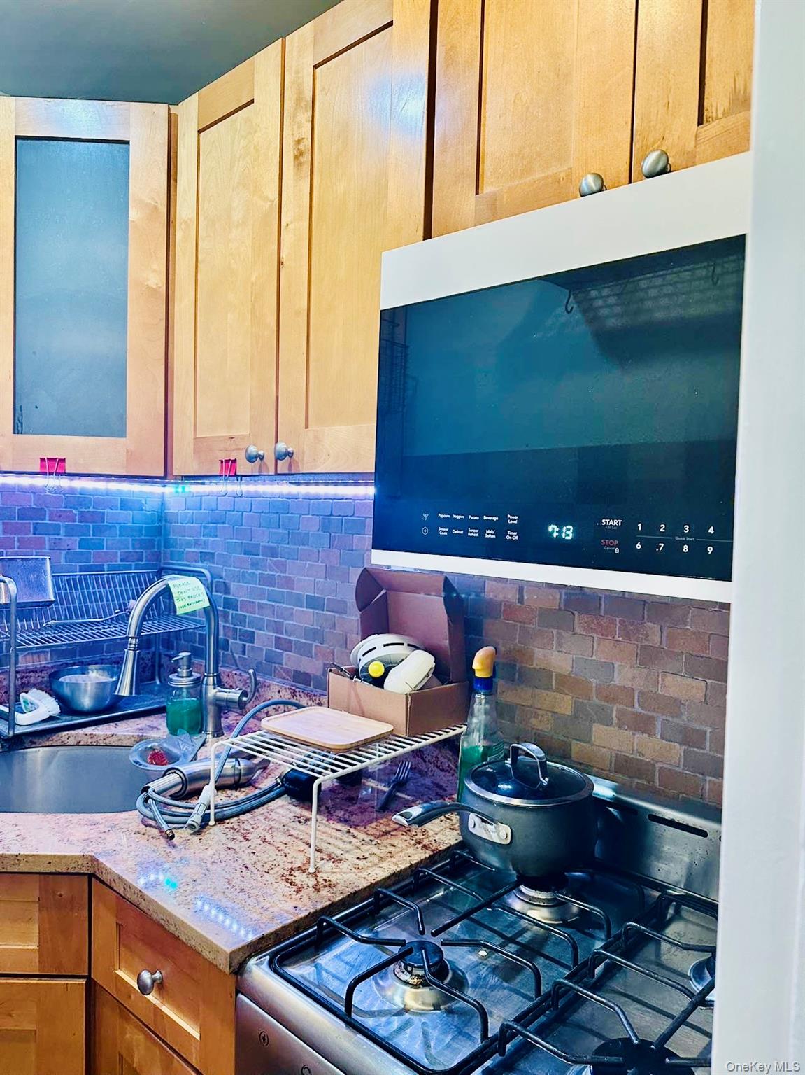 #2 photo, 240 E 35th Street, New York (Manhattan) , NY 10016