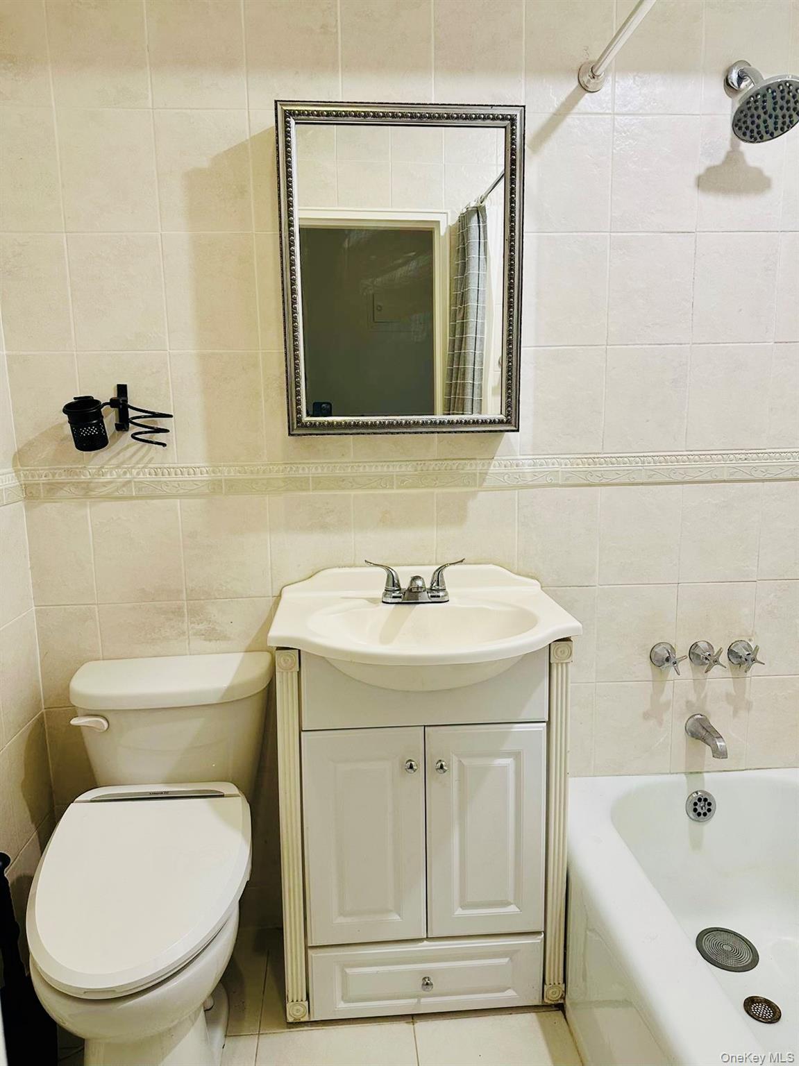 #5 photo, 240 E 35th Street, New York (Manhattan) , NY 10016