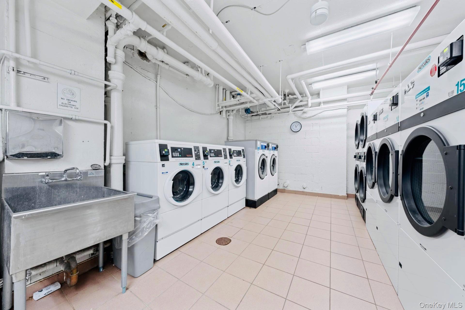 #9 photo, 240 E 35th Street, New York (Manhattan) , NY 10016