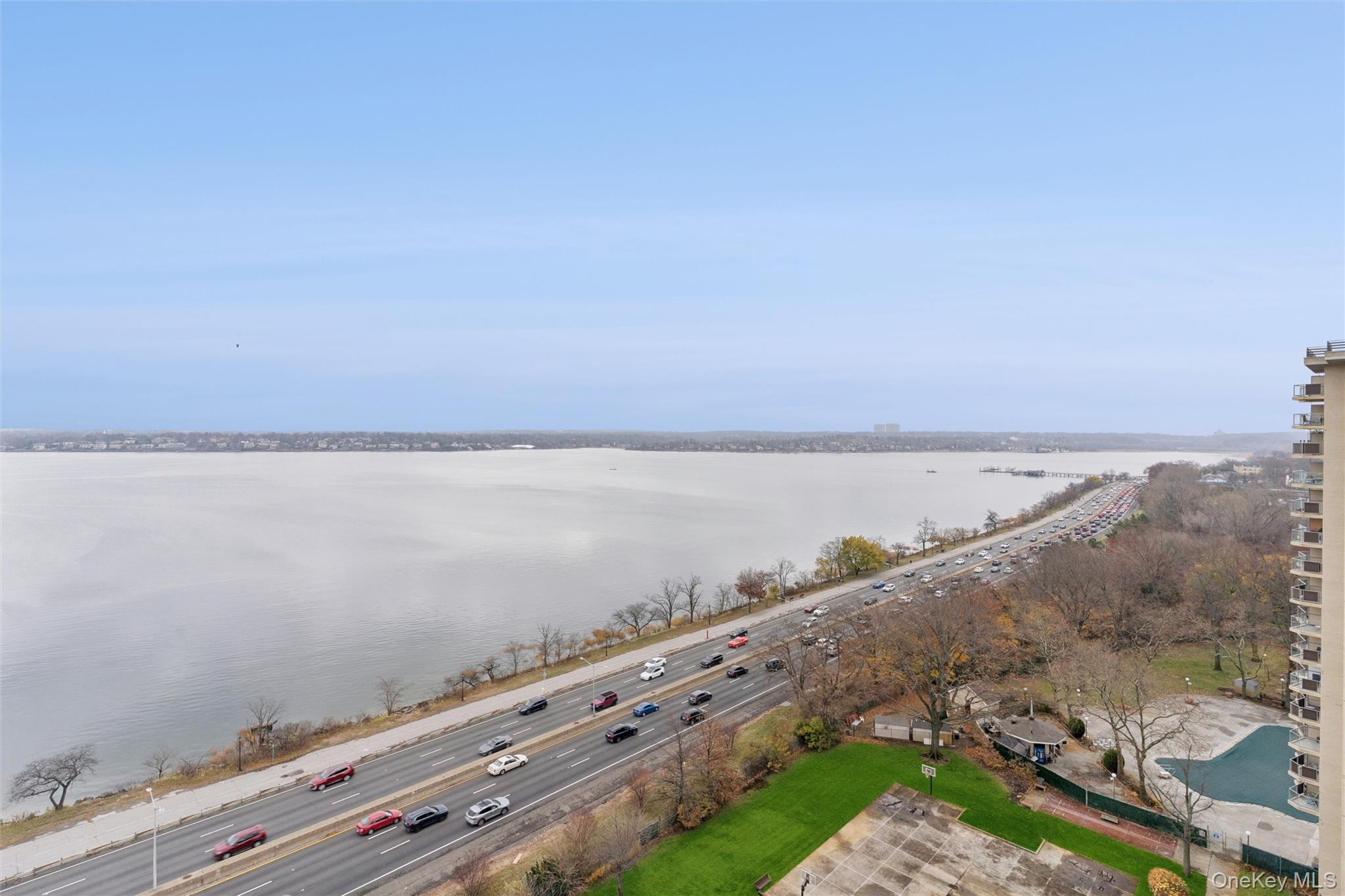 #13 photo, 17-85 215th Street, كوينز Bayside , NY 11360