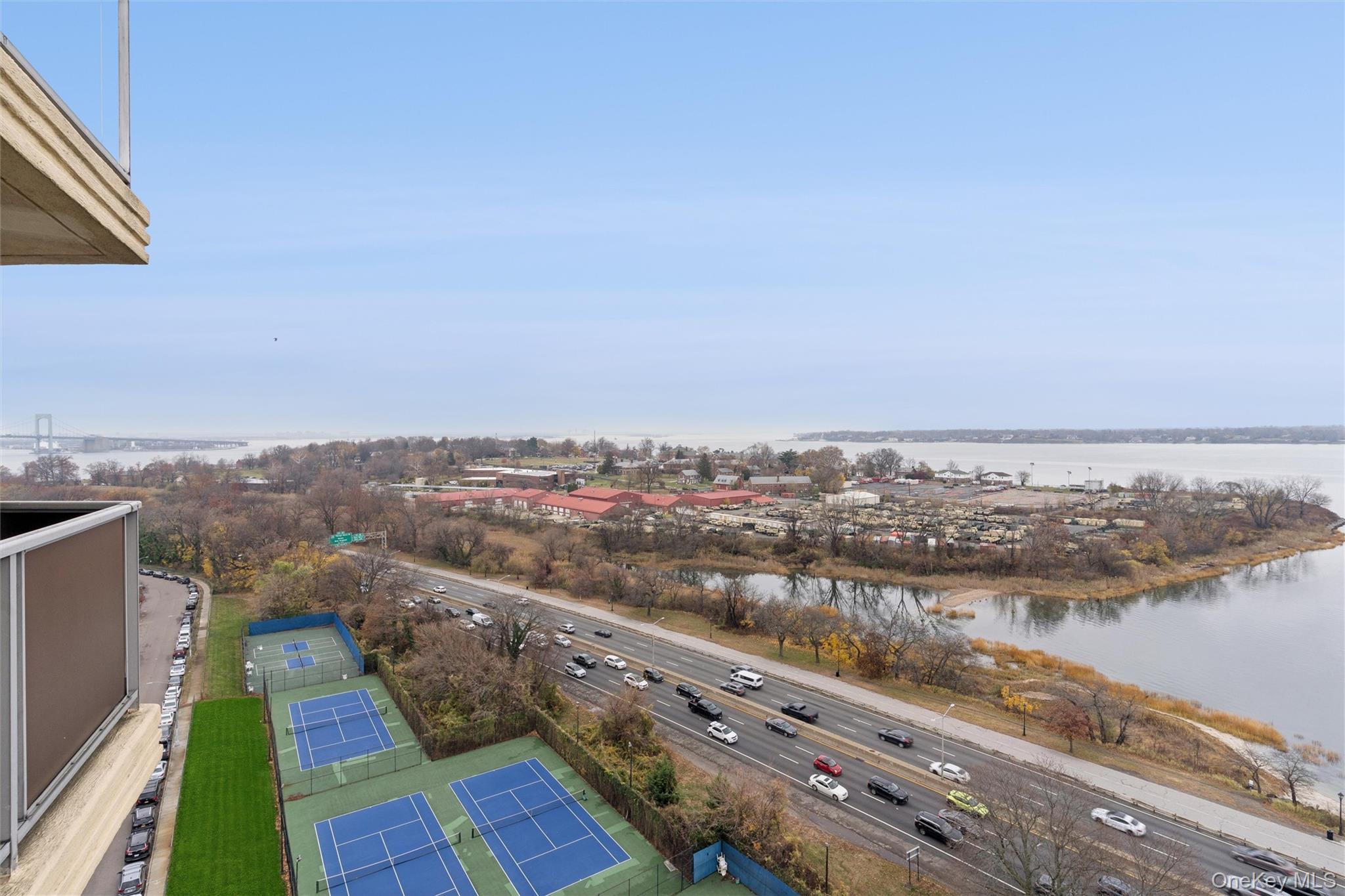 #19 photo, 17-85 215th Street, كوينز Bayside , NY 11360