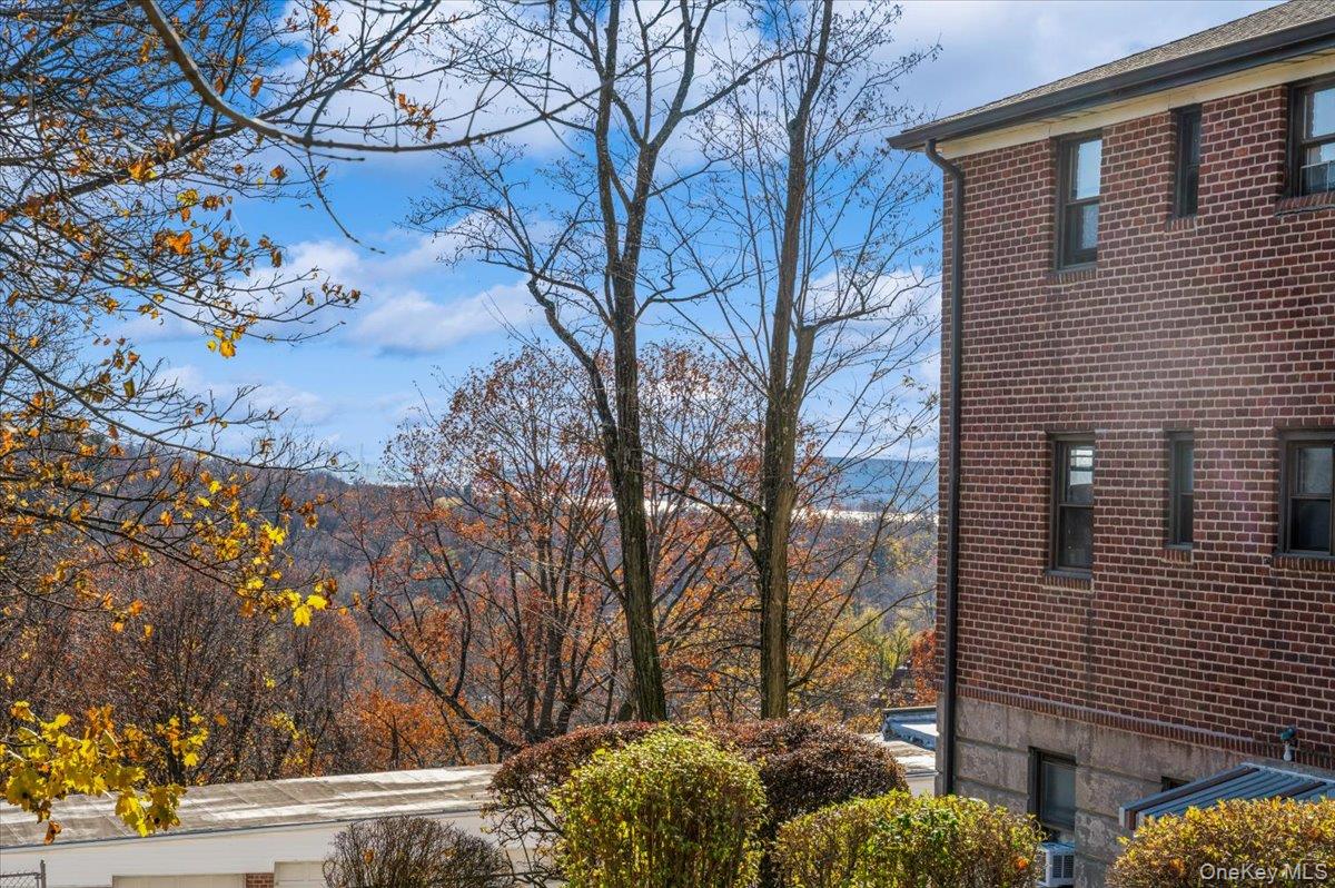 #14 photo, 154 Martling Avenue, Tarrytown , NY 10591