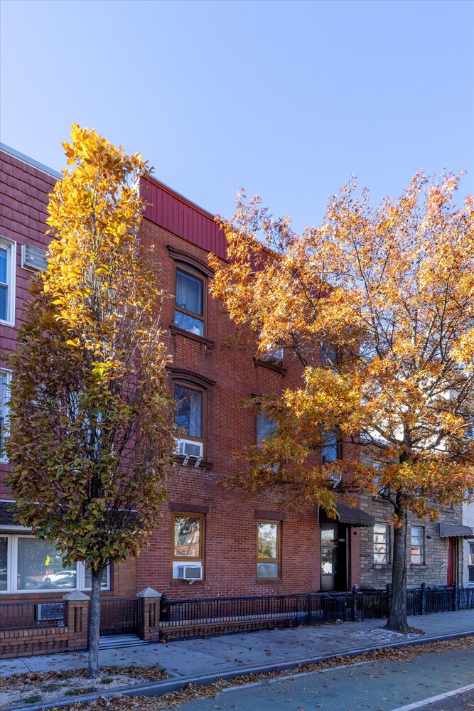 #1 photo, Brooklyn, Greenpoint , NY 11222