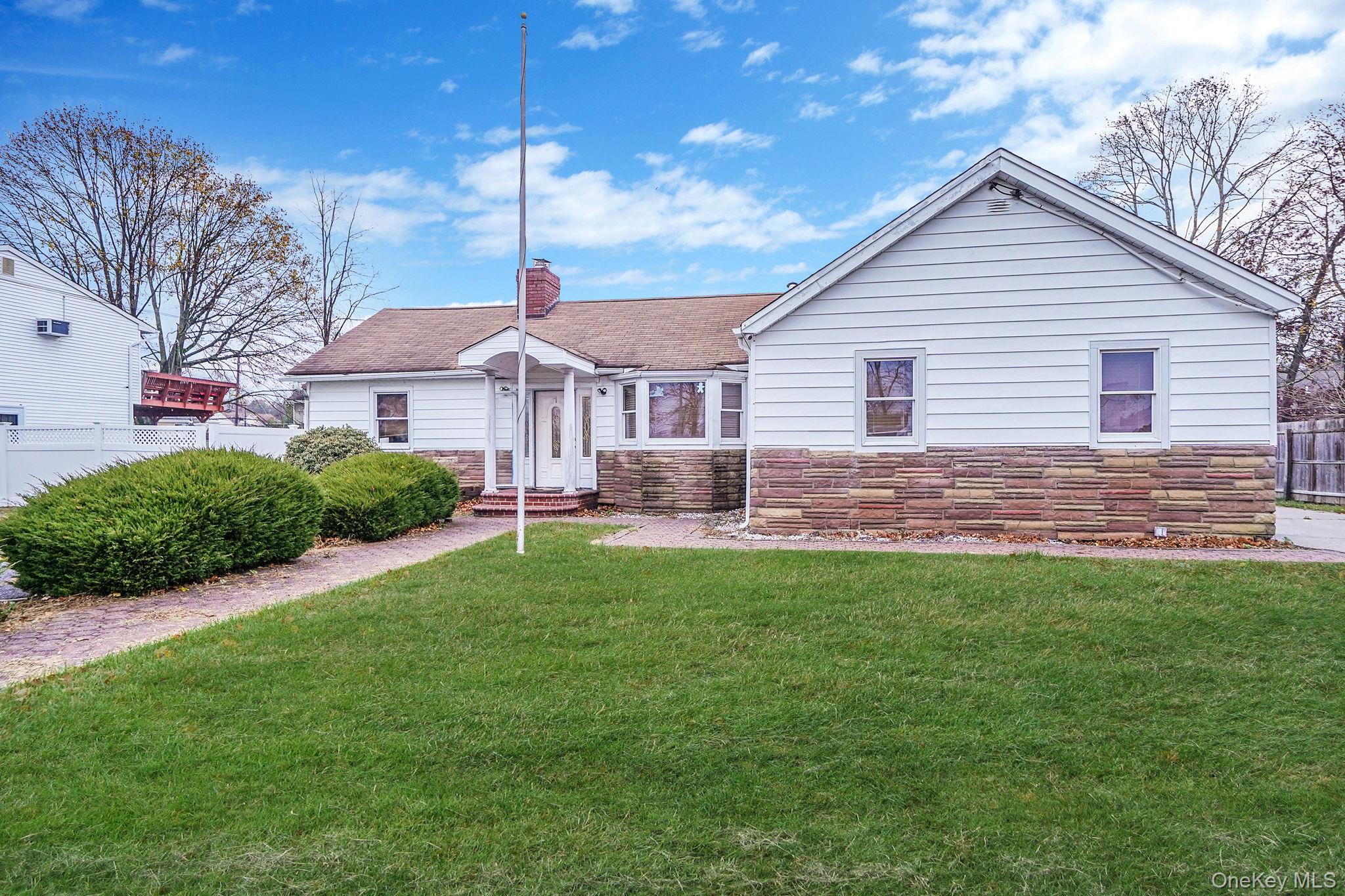 #1 photo, 1 Holbrook Street, Bay Shore , NY 11706