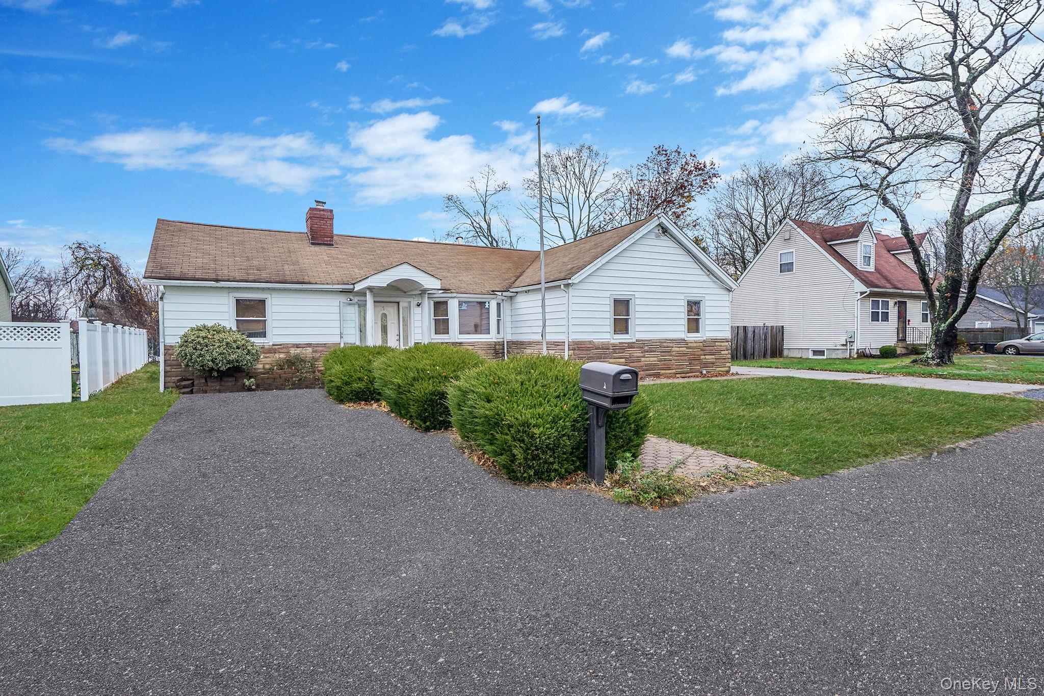 #2 photo, 1 Holbrook Street, Bay Shore , NY 11706