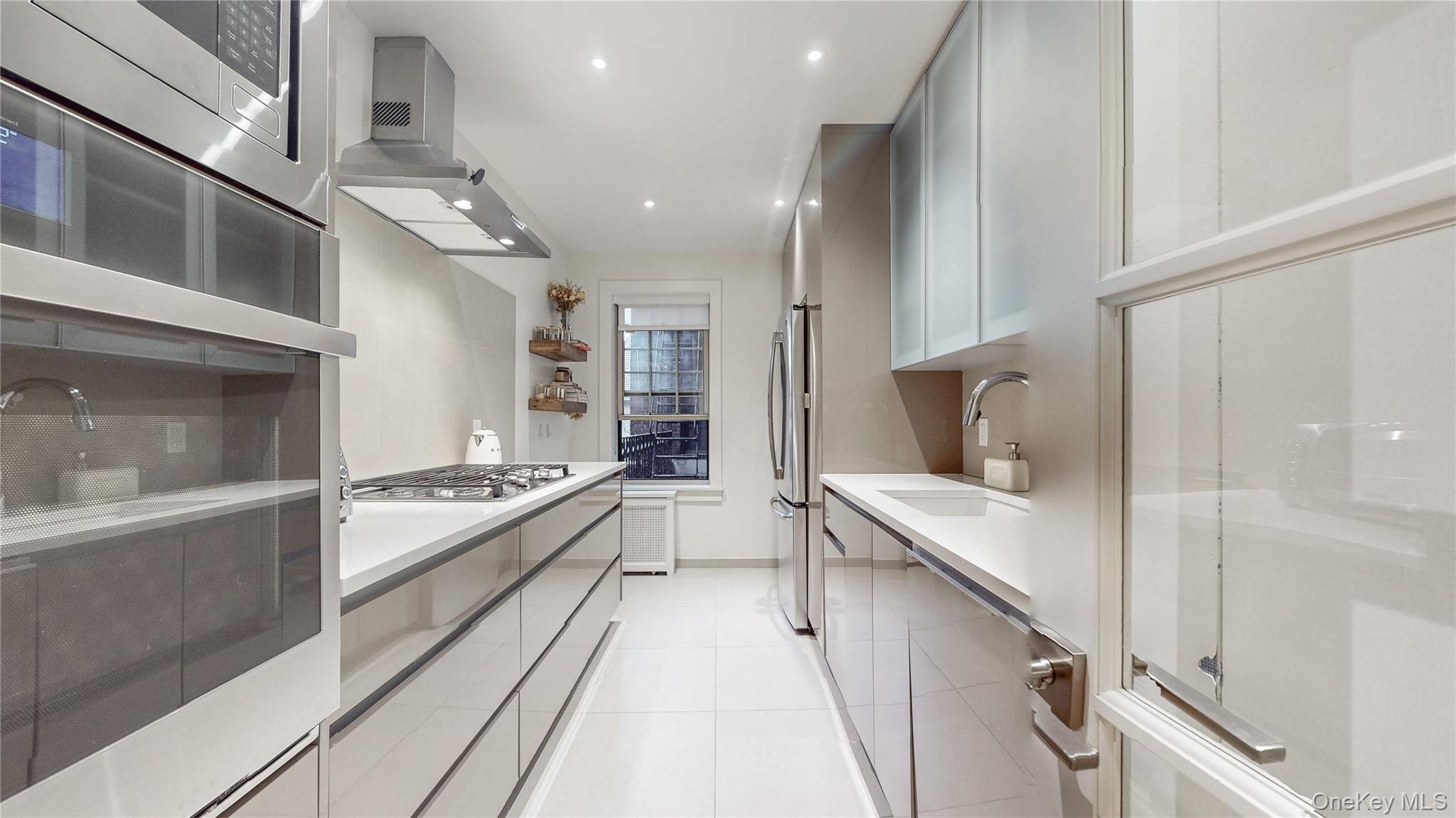 #3 photo, 150 Burns Street, Forest Hills , NY 11375