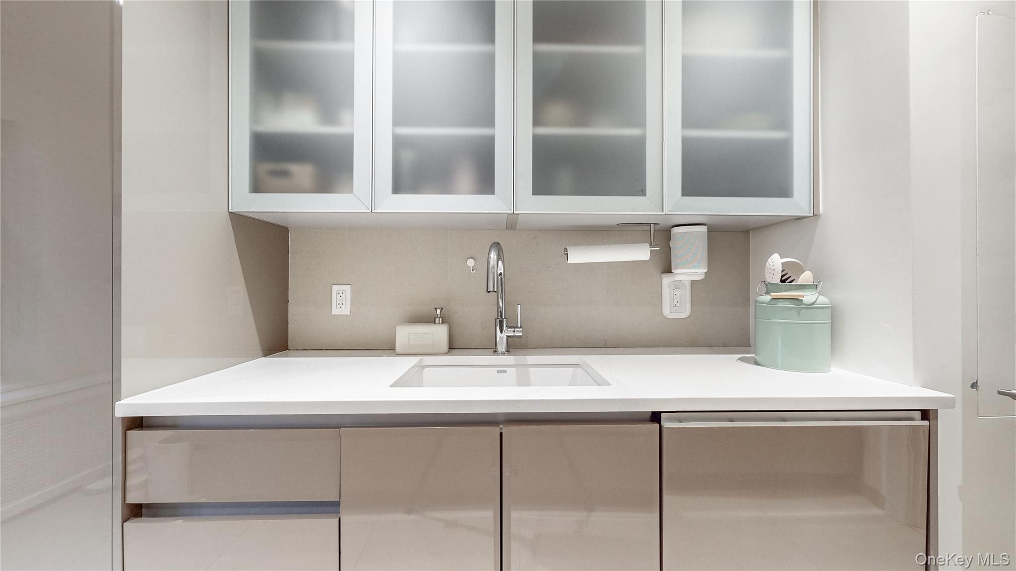 #5 photo, 150 Burns Street, Forest Hills , NY 11375