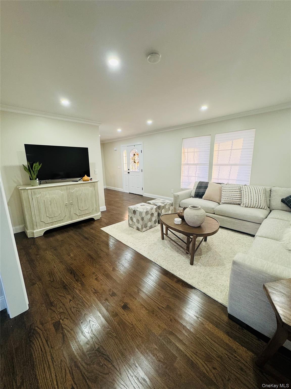 #8 photo, 11 Elm Street, Islip , NY 11751