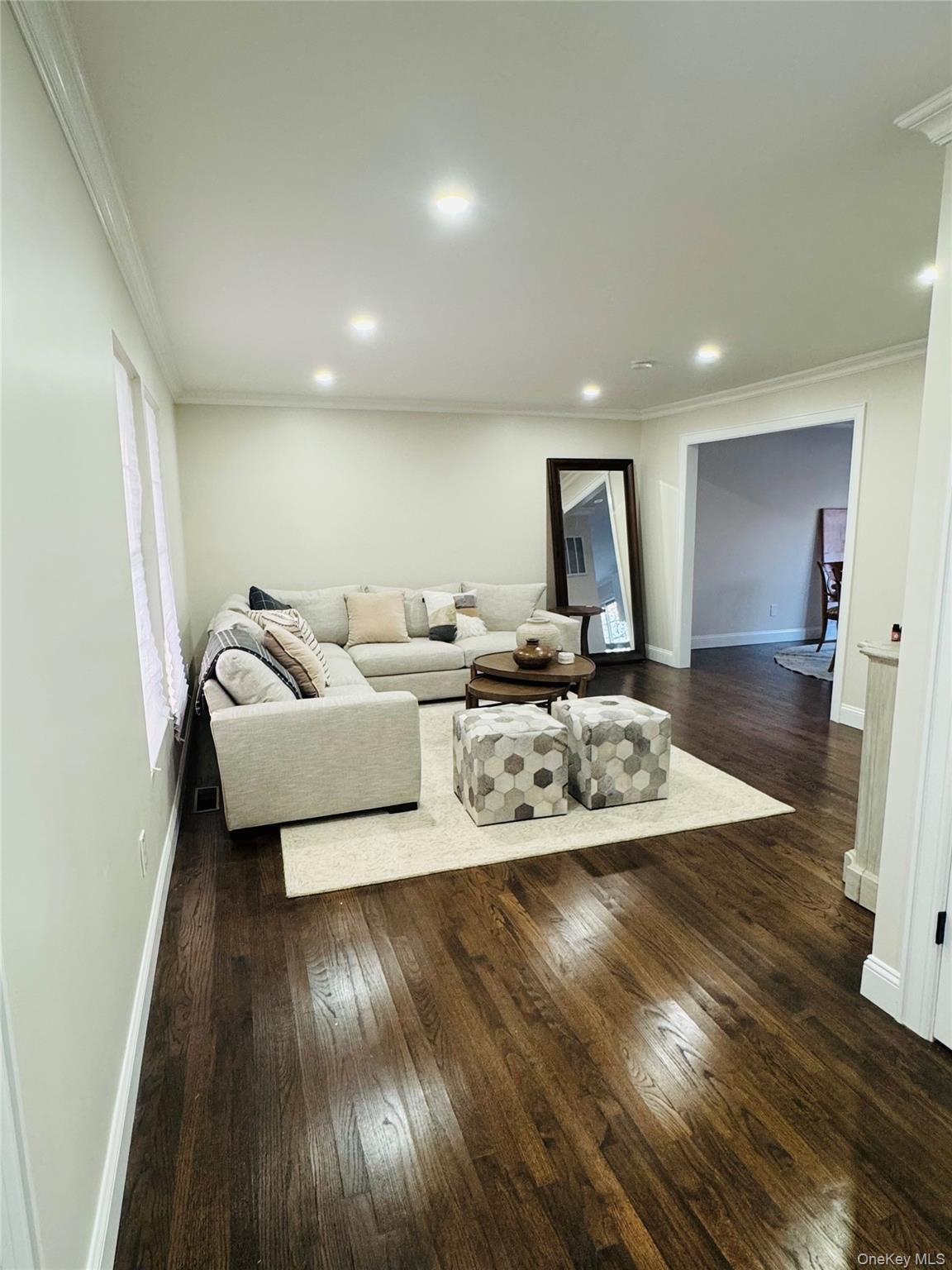 #9 photo, 11 Elm Street, Islip , NY 11751