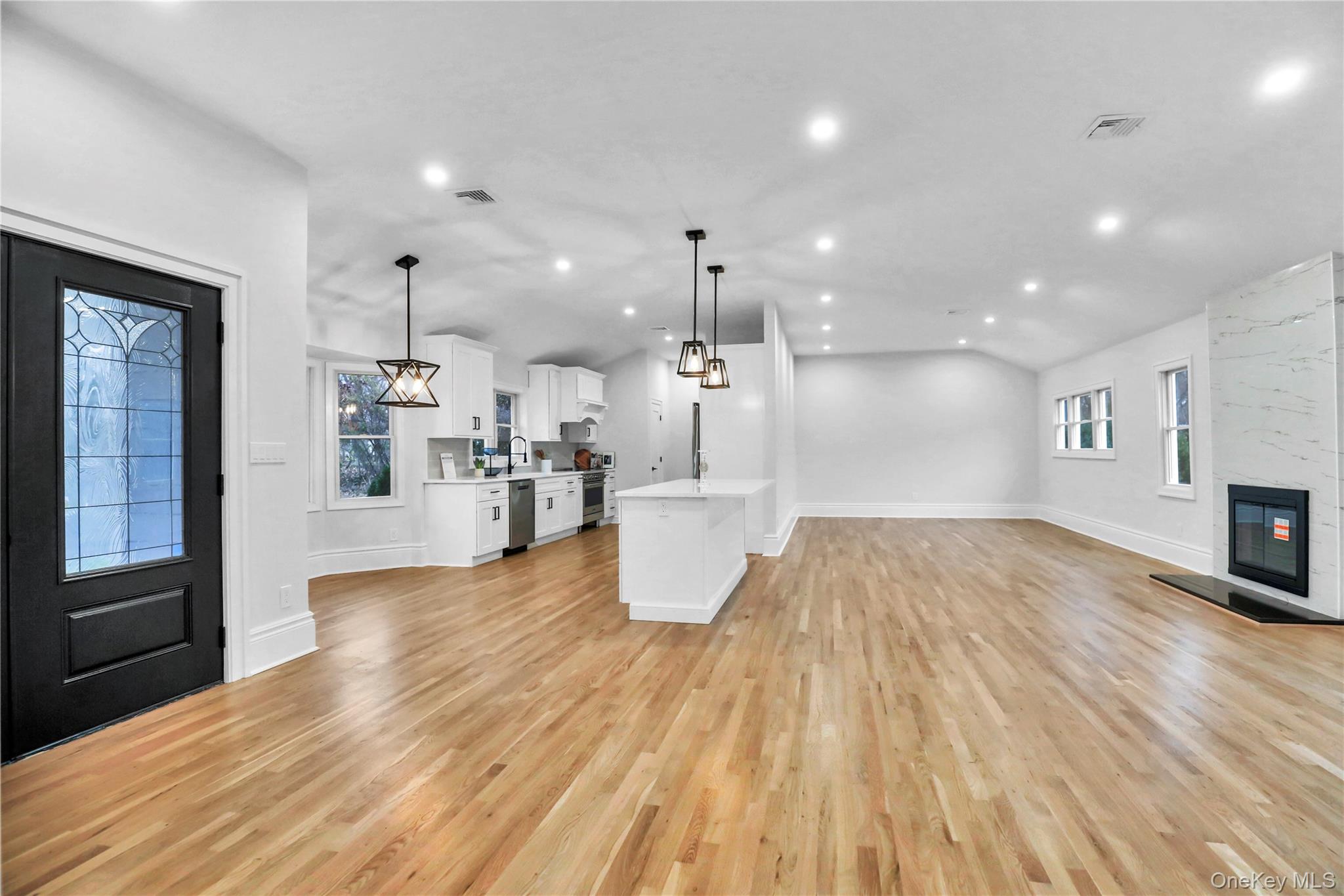 #4 photo, 9 Susan Lane, Dix Hills , NY 11746