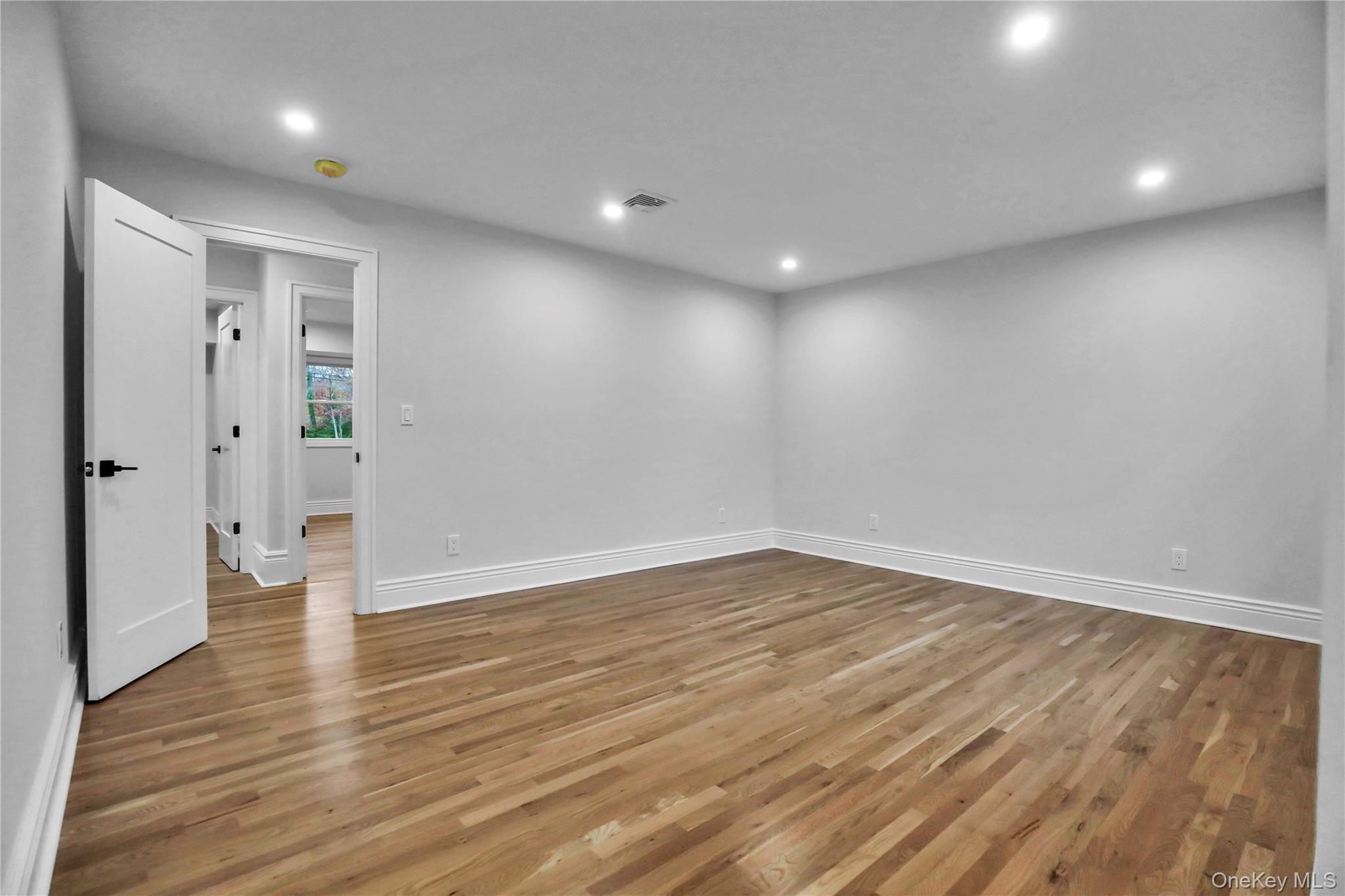 #9 photo, 9 Susan Lane, Dix Hills , NY 11746