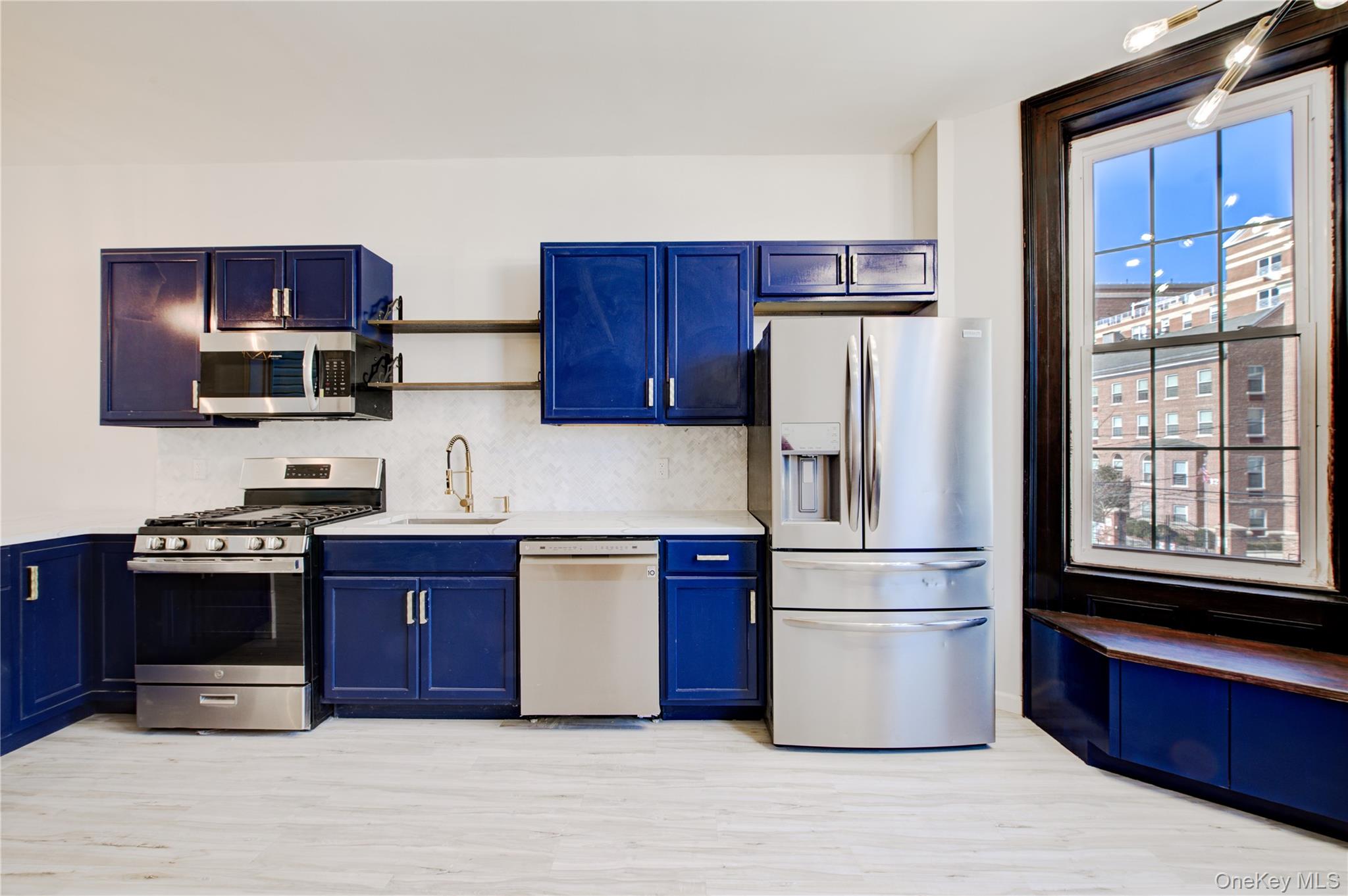 #18 photo, 330 E 198th Street, Bronx , NY 10458