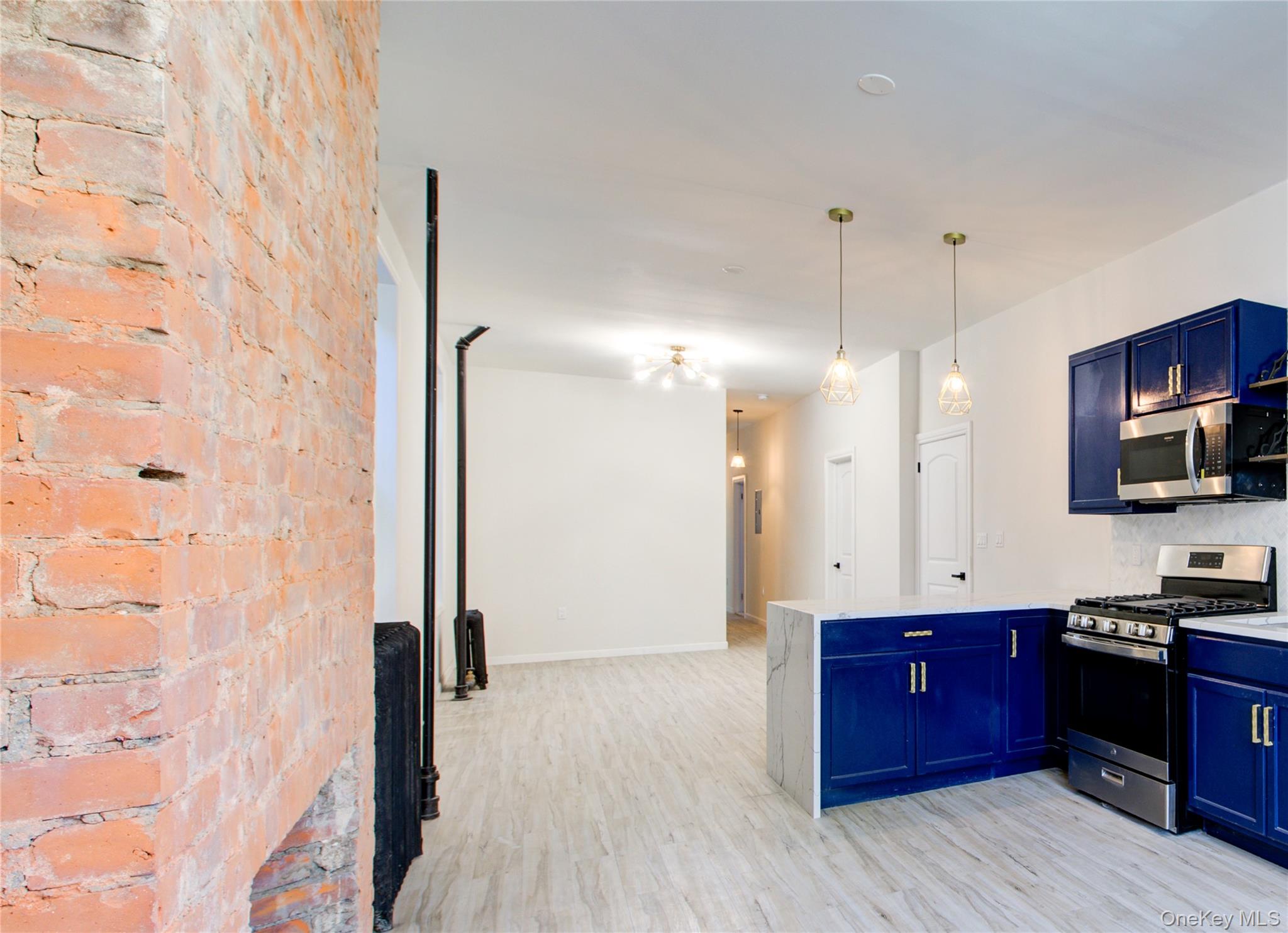 #19 photo, 330 E 198th Street, Bronx , NY 10458