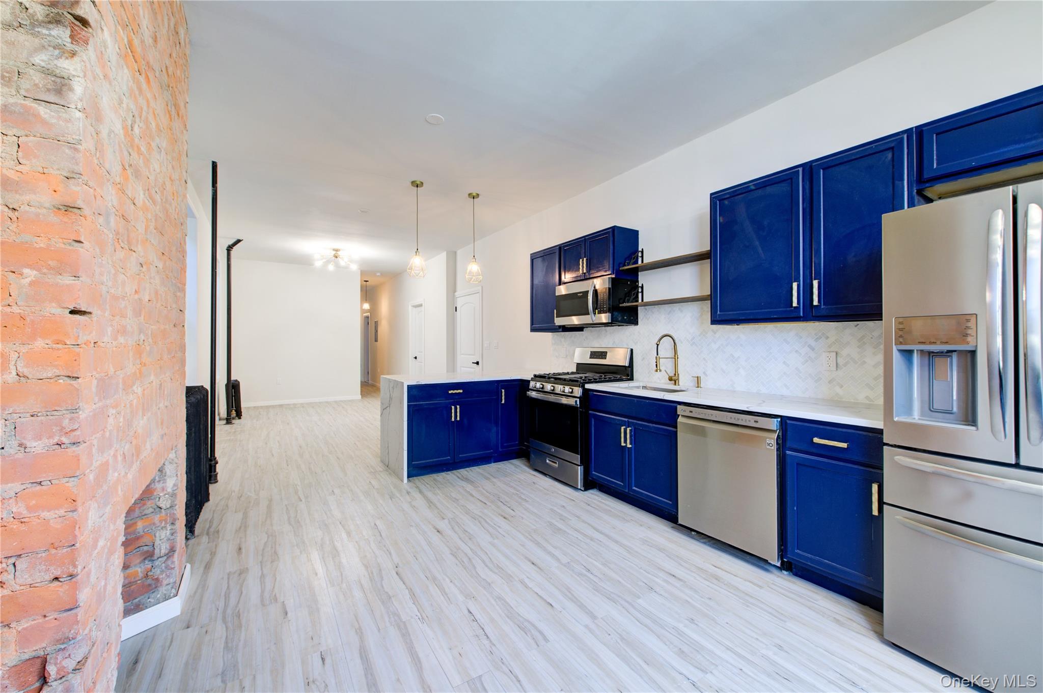 #20 photo, 330 E 198th Street, Bronx , NY 10458