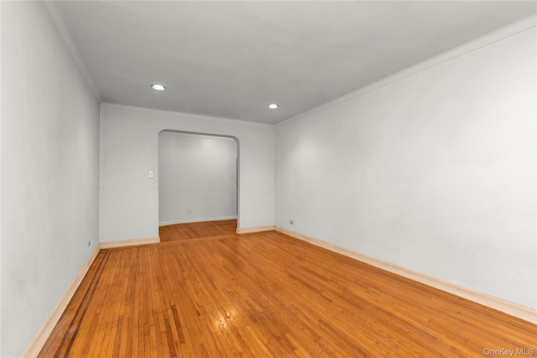#11 photo, 76-12 35th Avenue, كوينز Jackson Heights , NY 11372