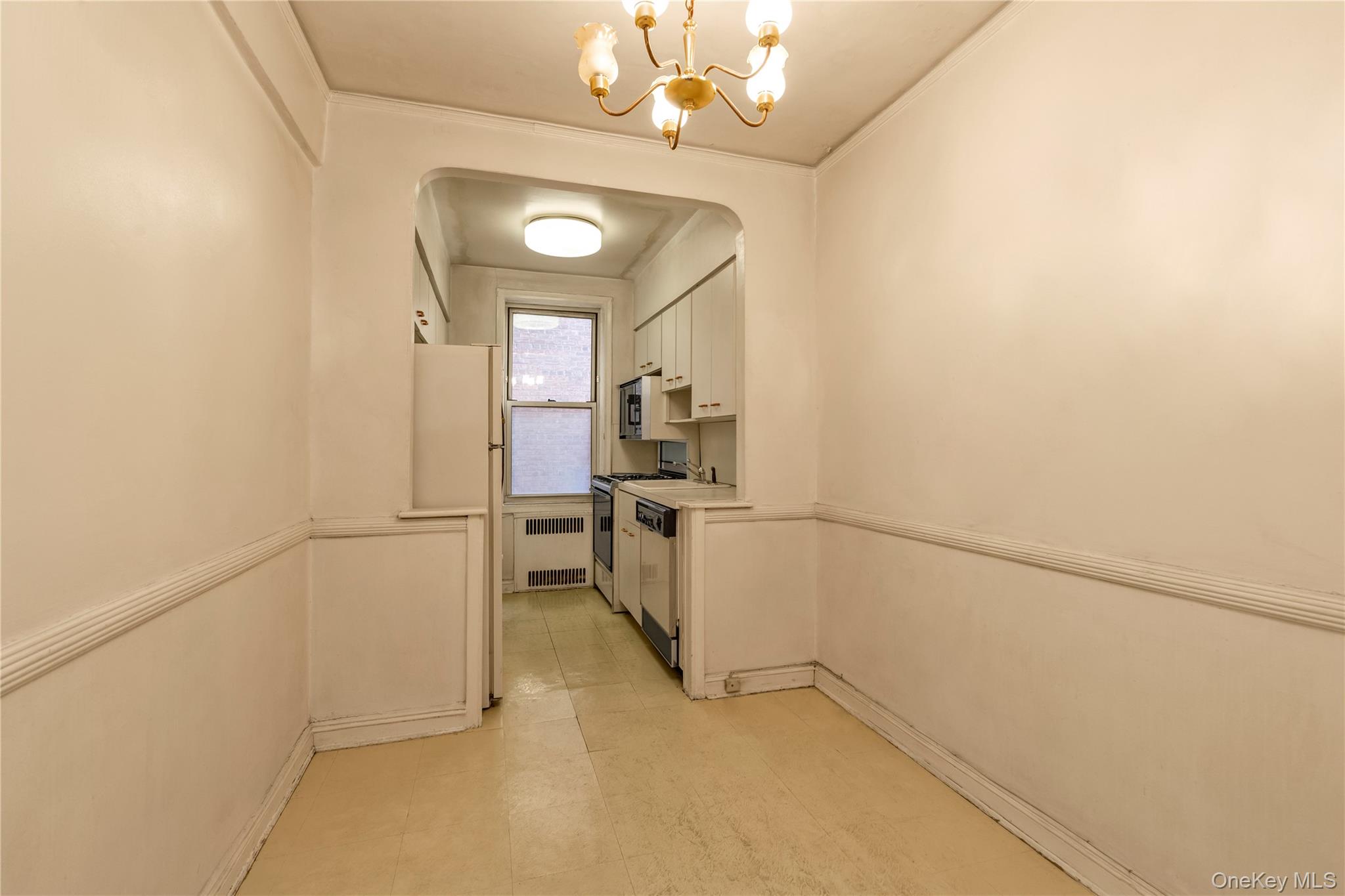 #15 photo, 76-12 35th Avenue, كوينز Jackson Heights , NY 11372