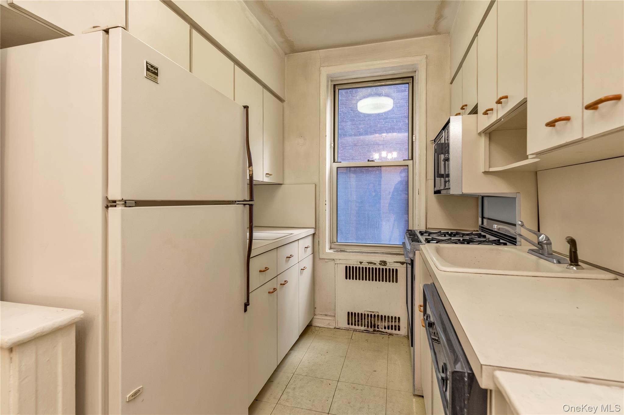 #16 photo, 76-12 35th Avenue, كوينز Jackson Heights , NY 11372