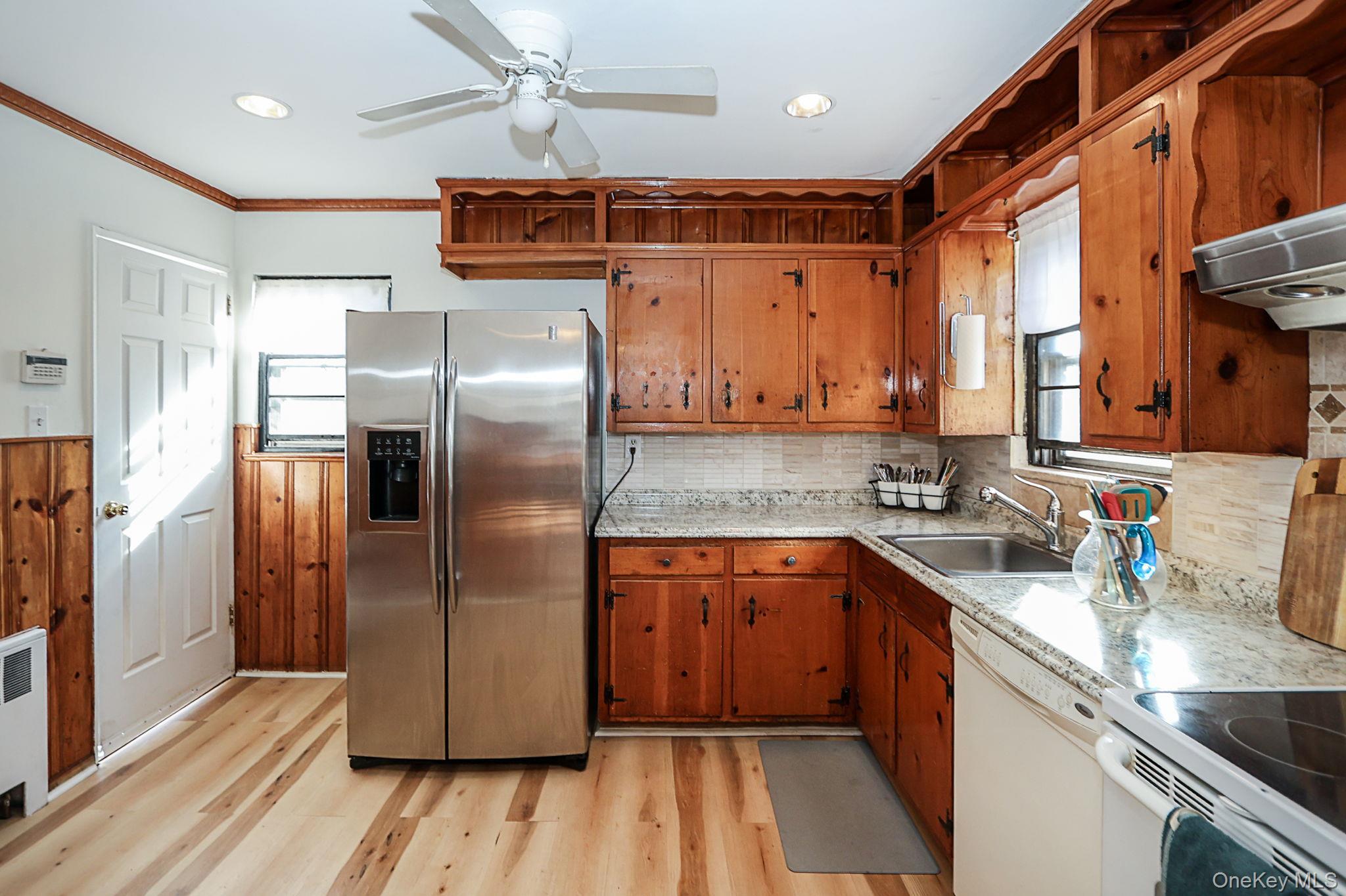 #13 photo, 828 E. Meadow Avenue, 長島 East Meadow , NY 11554