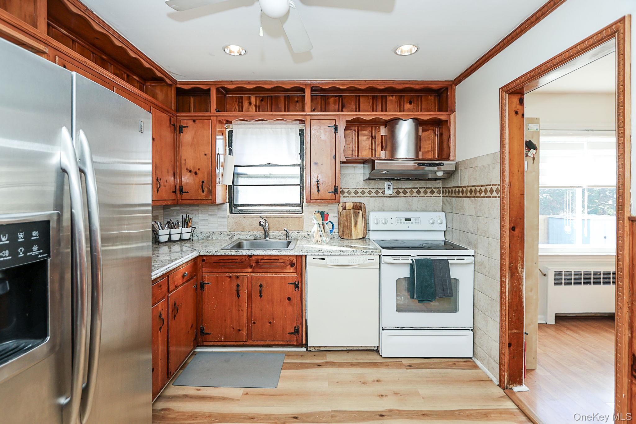 #16 photo, 828 E. Meadow Avenue, 長島 East Meadow , NY 11554