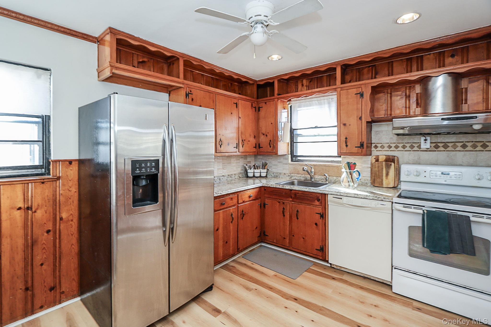 #17 photo, 828 E. Meadow Avenue, 長島 East Meadow , NY 11554