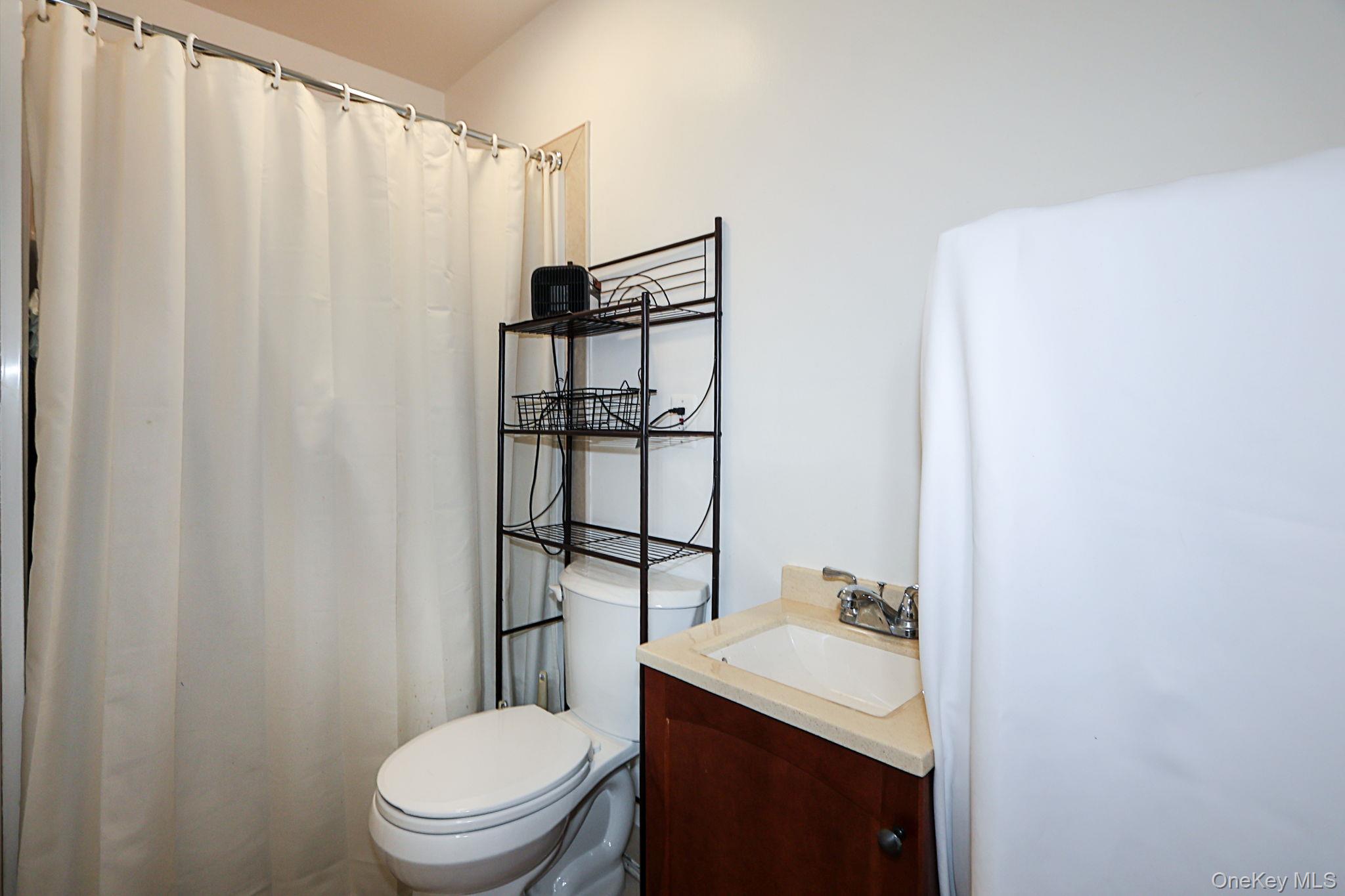 #18 photo, 828 E. Meadow Avenue, 長島 East Meadow , NY 11554