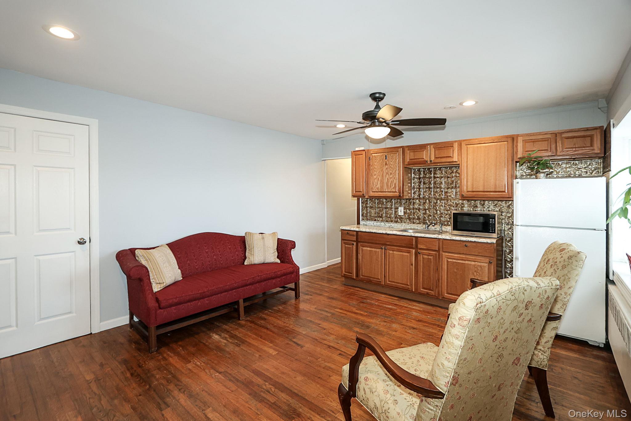 #5 photo, 828 E. Meadow Avenue, 長島 East Meadow , NY 11554