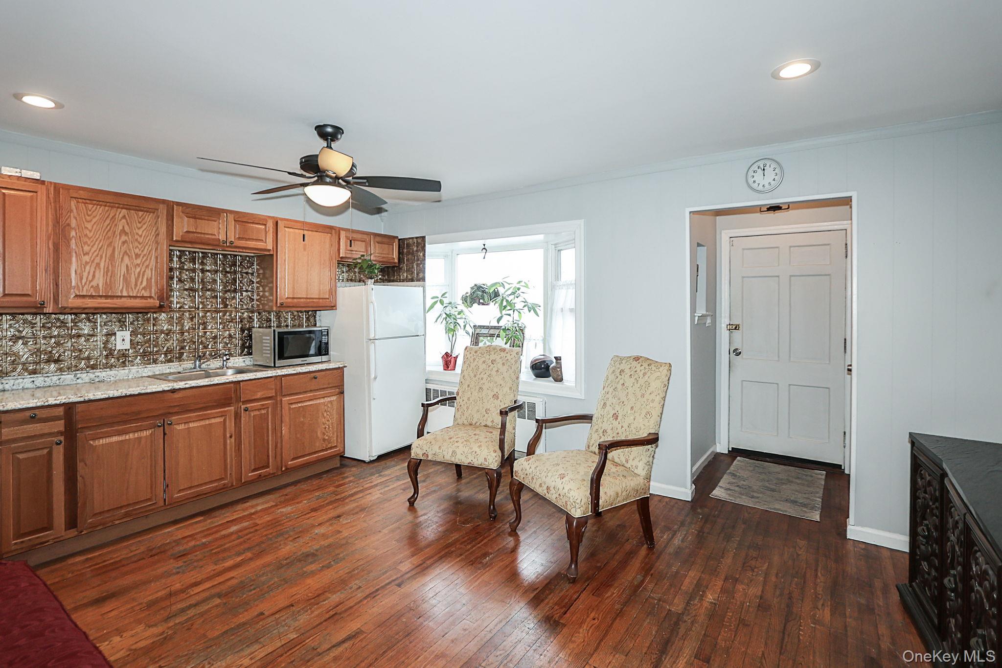 #7 photo, 828 E. Meadow Avenue, 長島 East Meadow , NY 11554