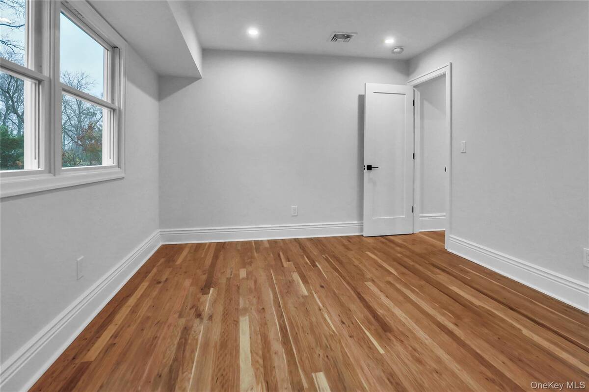 #13 photo, 9 Susan Lane, Dix Hills , NY 11746