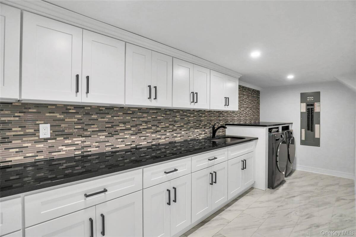 #20 photo, 9 Susan Lane, Dix Hills , NY 11746