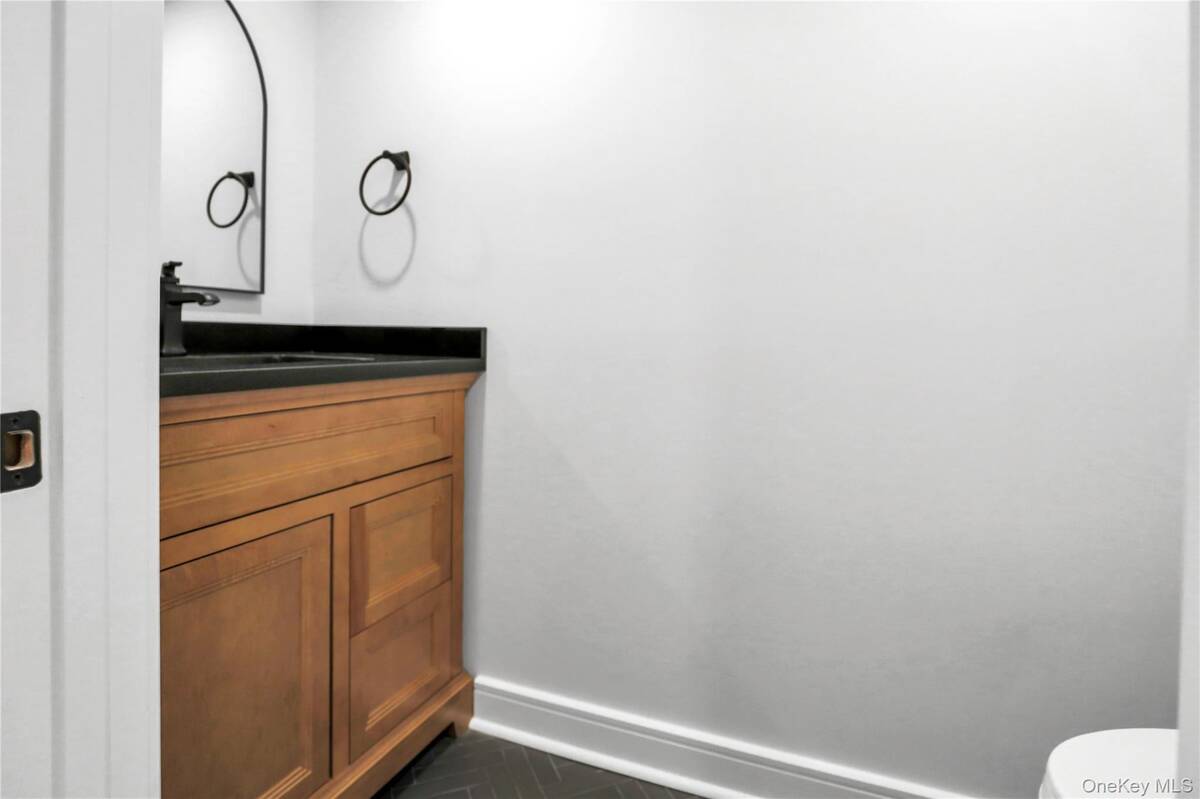 #21 photo, 9 Susan Lane, Dix Hills , NY 11746