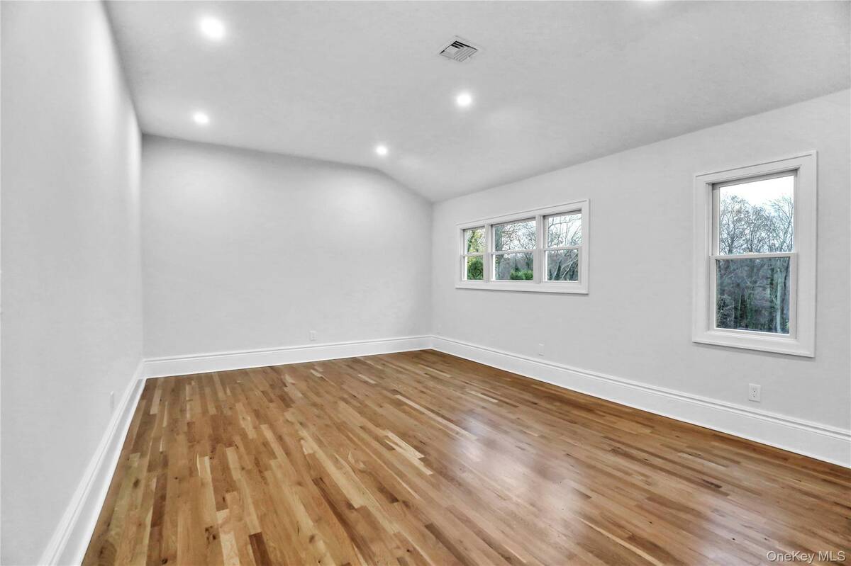 #4 photo, 9 Susan Lane, Dix Hills , NY 11746