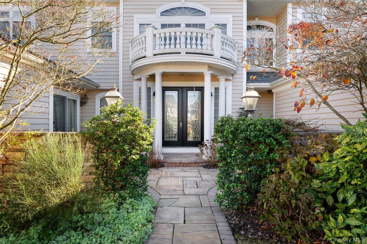 #2 photo, 19 Hamlet Woods Drive, Smithtown , NY 11780