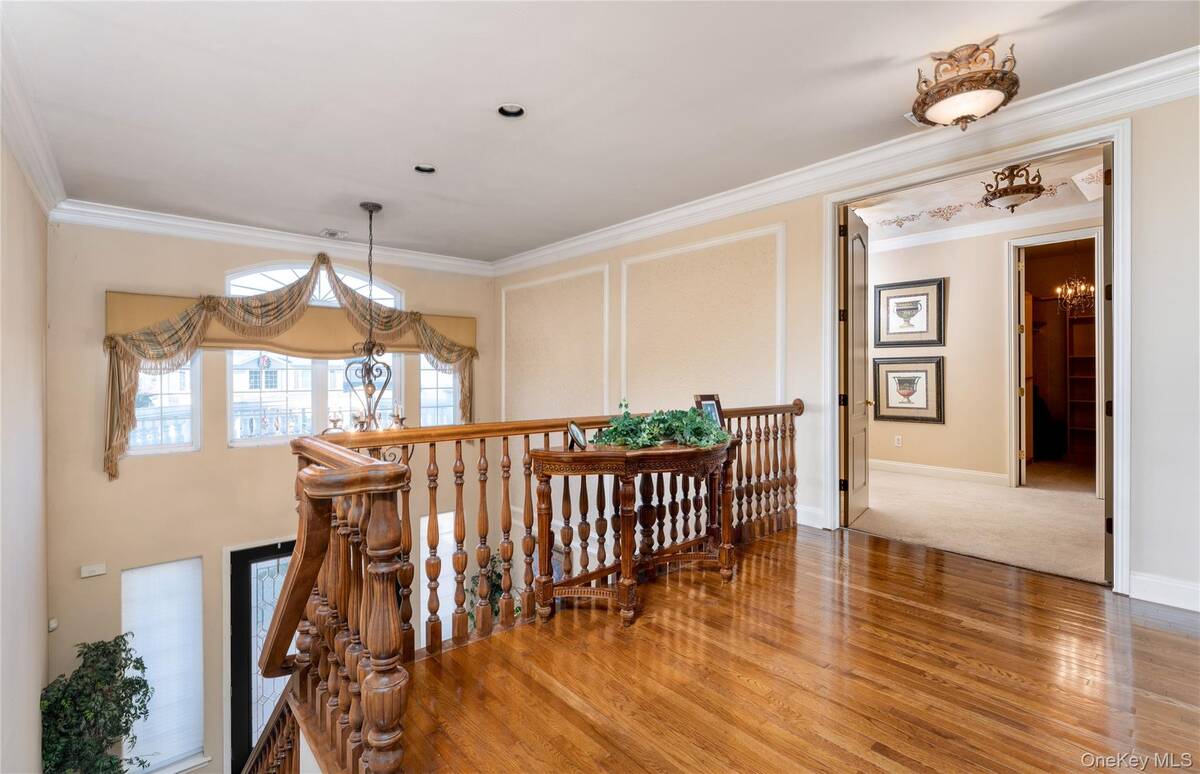 #25 photo, 19 Hamlet Woods Drive, Smithtown , NY 11780