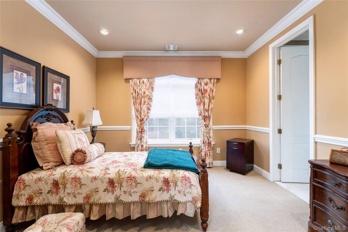 #26 photo, 19 Hamlet Woods Drive, Smithtown , NY 11780