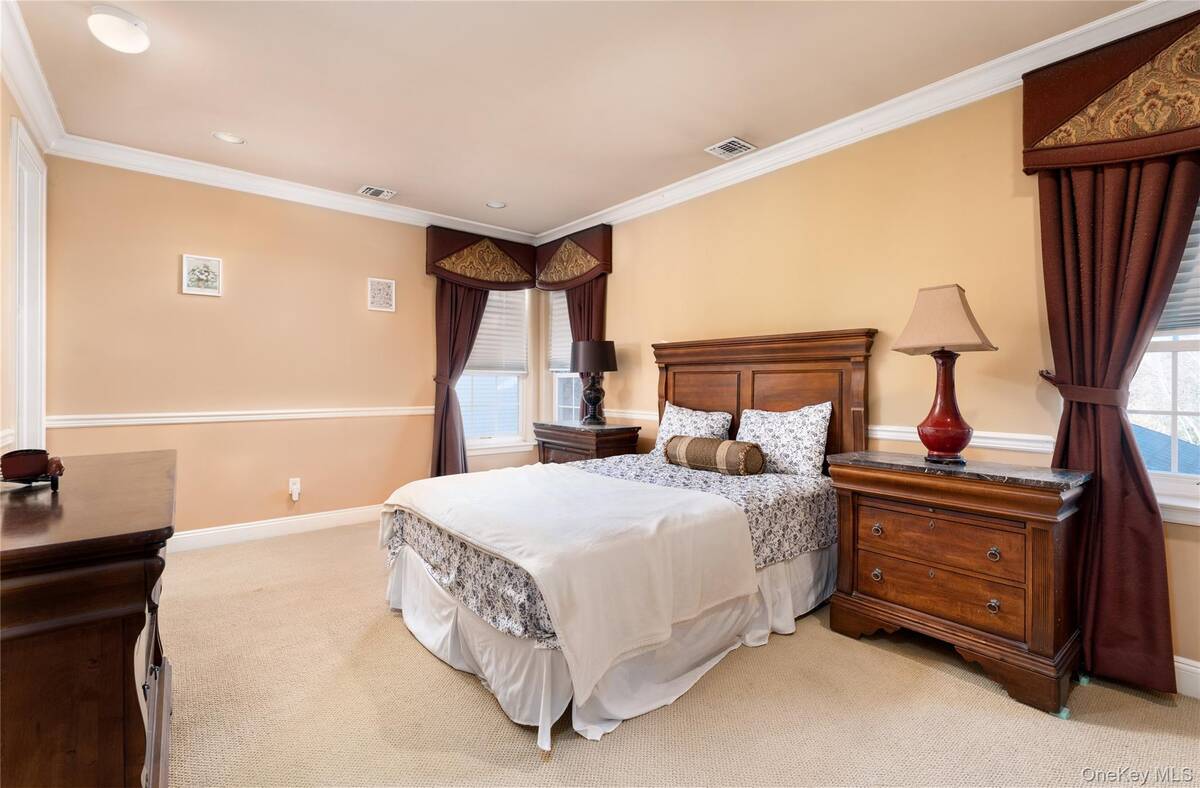 #29 photo, 19 Hamlet Woods Drive, Smithtown , NY 11780