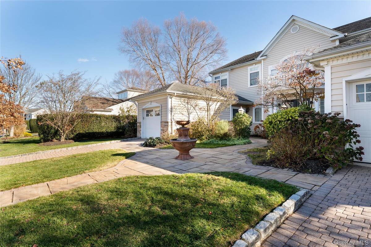 #3 photo, 19 Hamlet Woods Drive, Smithtown , NY 11780