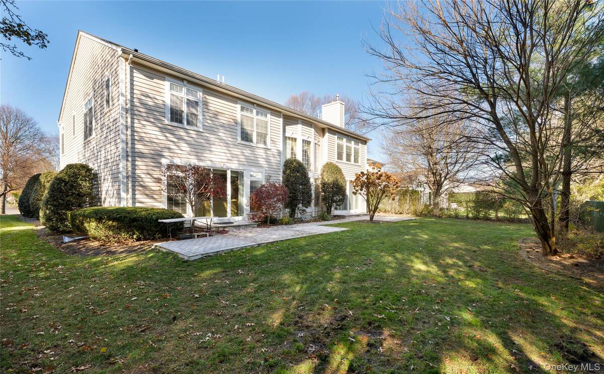 #5 photo, 19 Hamlet Woods Drive, Smithtown , NY 11780