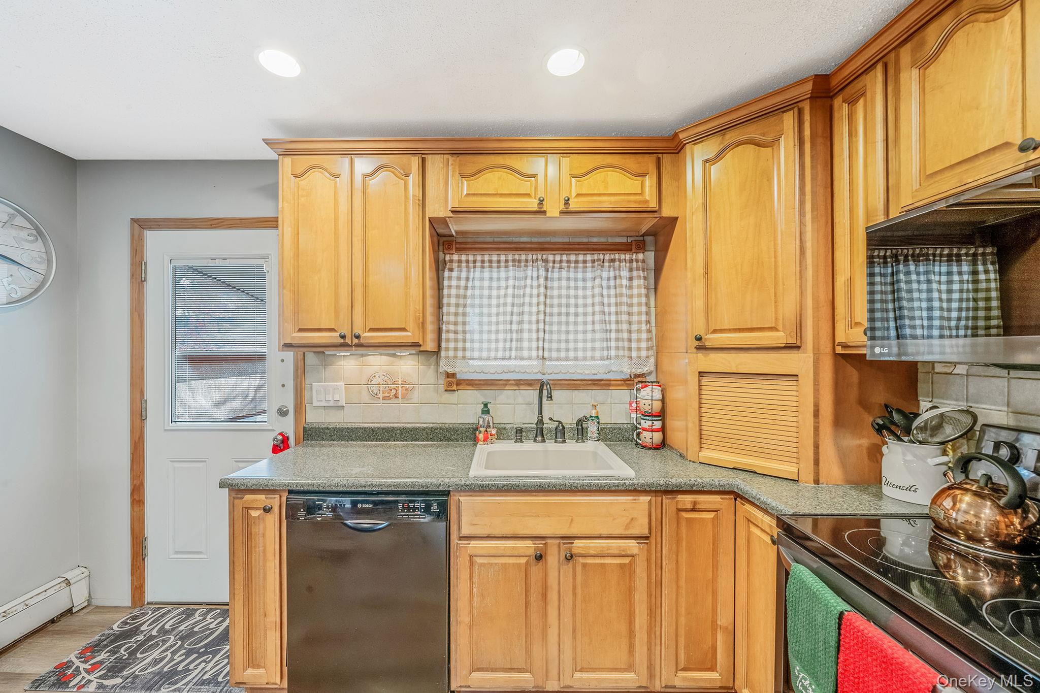 #11 photo, 32 Rockledge Drive, Shirley , NY 11967