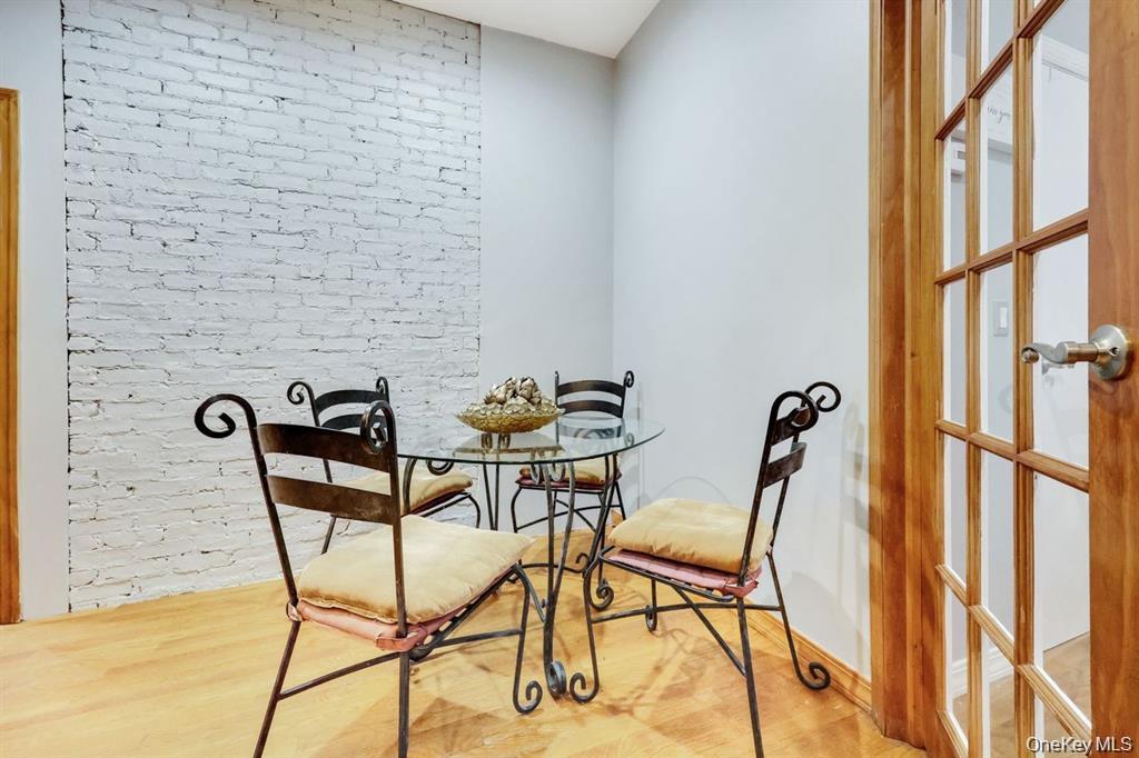 #10 photo, 17 Oxford Street, Malverne , NY 11565