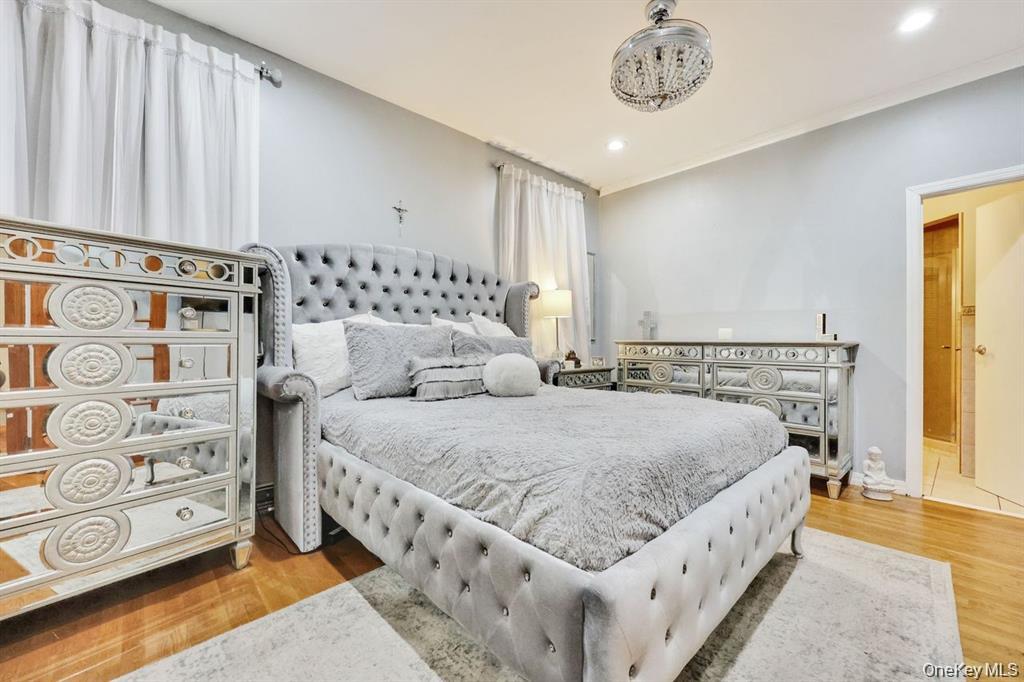 #11 photo, 17 Oxford Street, Malverne , NY 11565