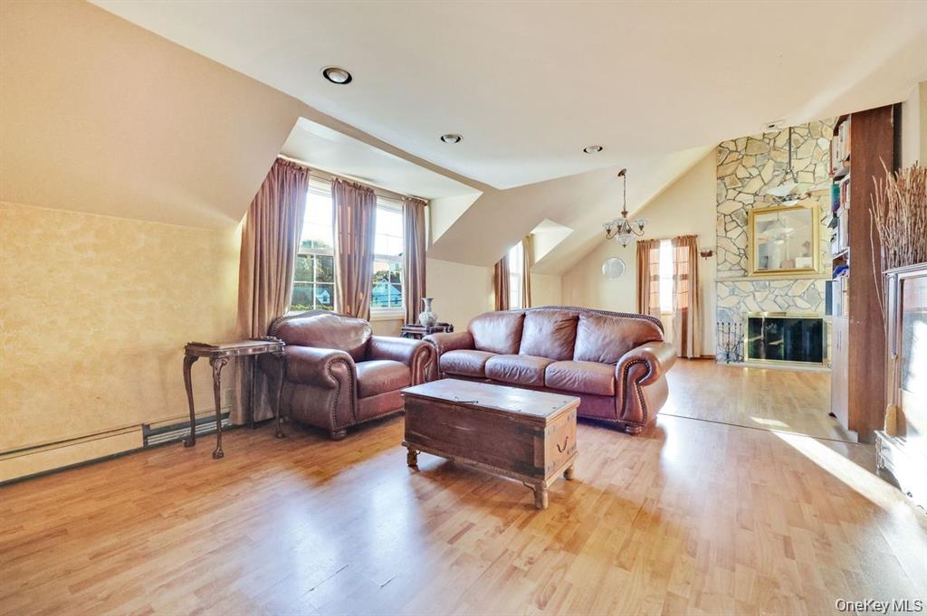 #14 photo, 17 Oxford Street, Malverne , NY 11565