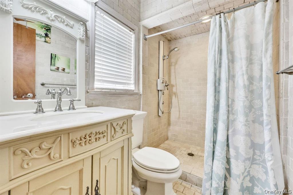 #18 photo, 17 Oxford Street, Malverne , NY 11565