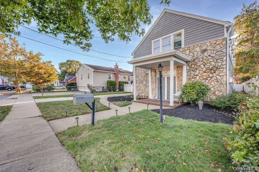 #2 photo, 17 Oxford Street, Malverne , NY 11565