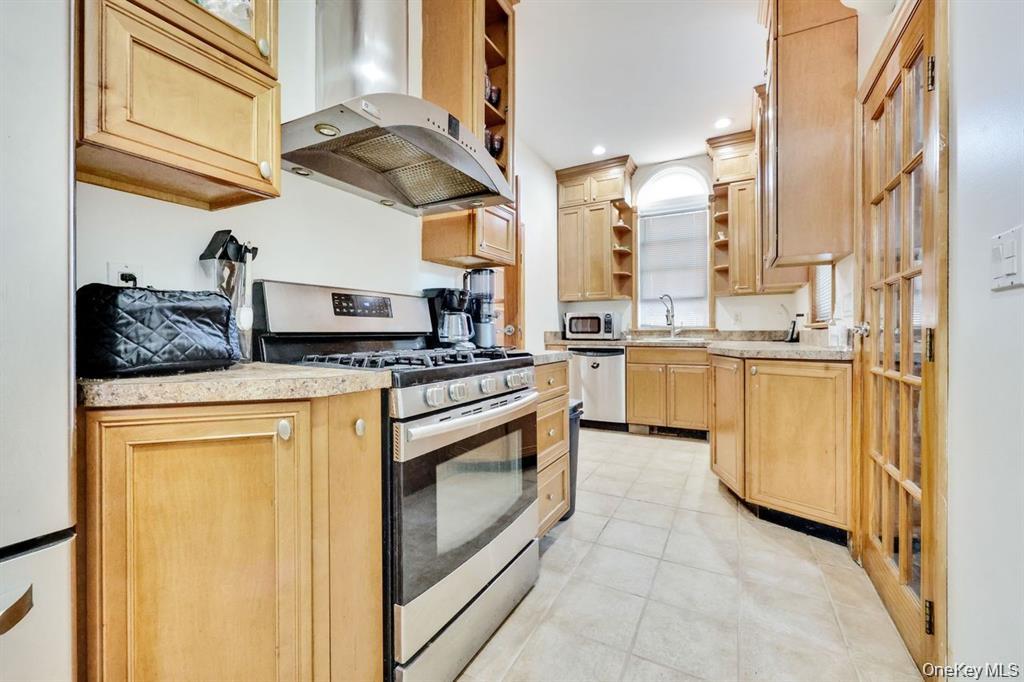 #7 photo, 17 Oxford Street, Malverne , NY 11565