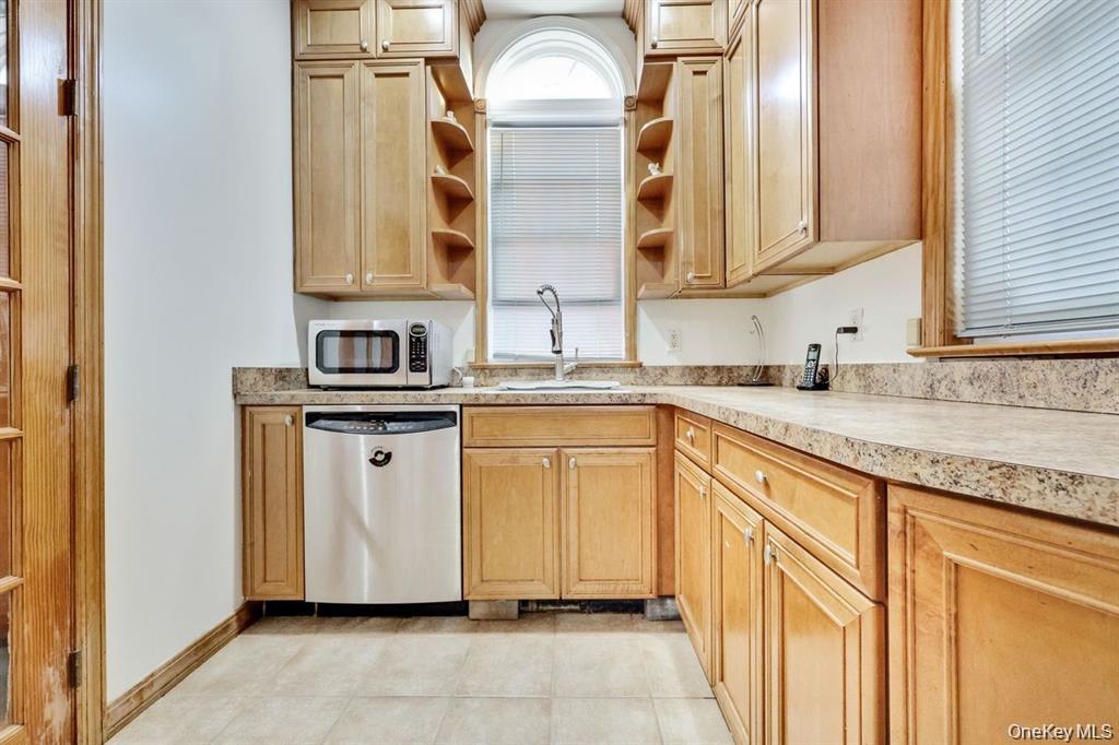 #9 photo, 17 Oxford Street, Malverne , NY 11565