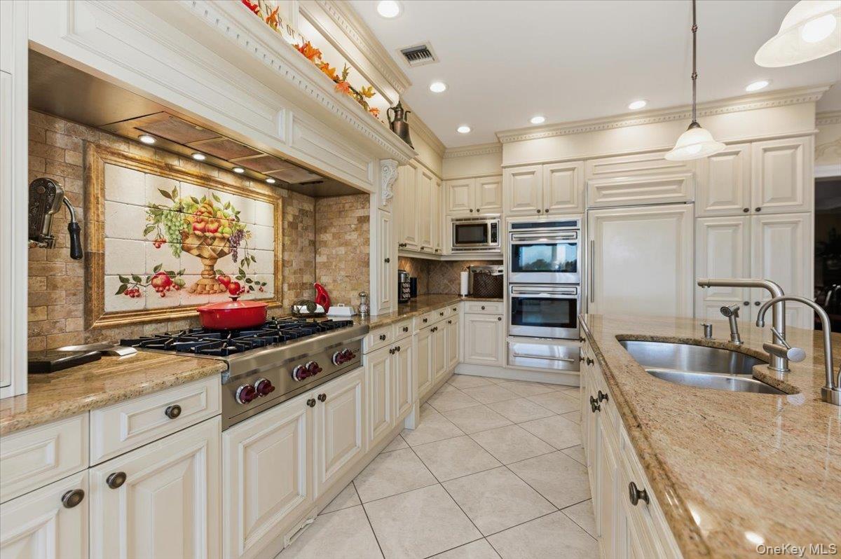 #11 photo, 165 Peninsula Drive, Babylon , NY 11702