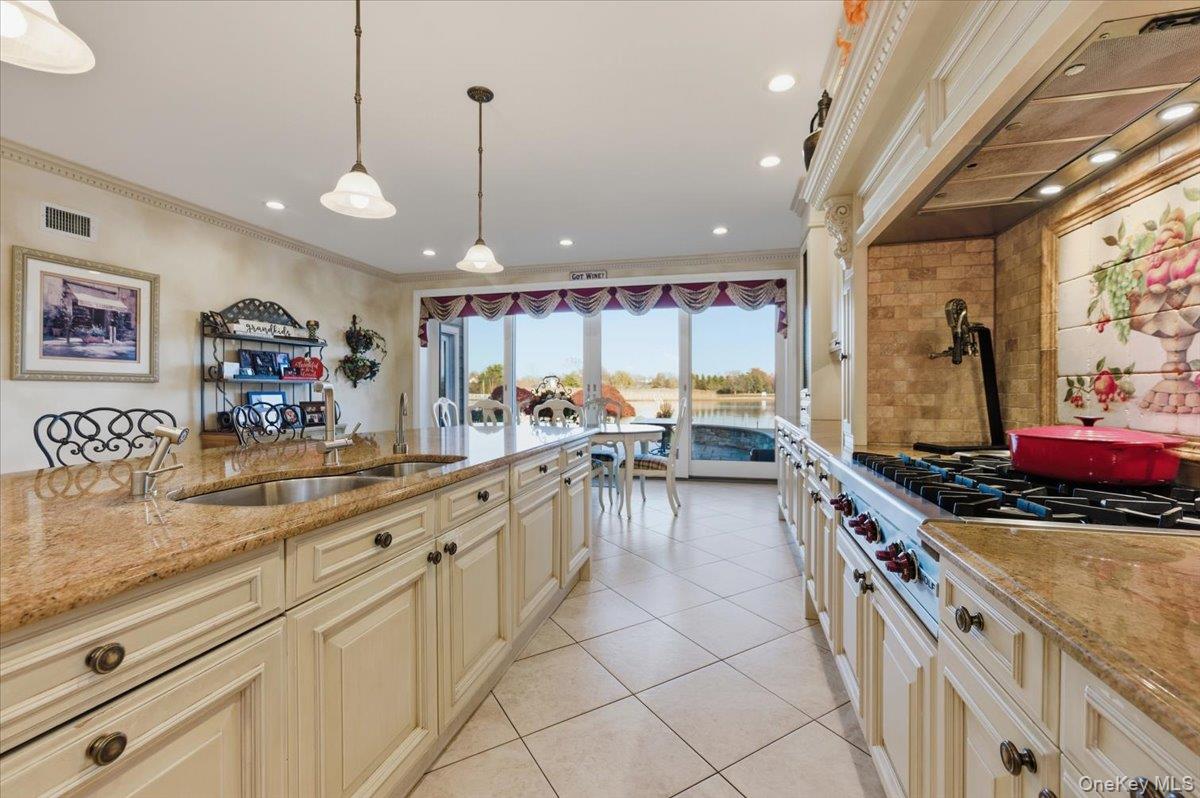 #12 photo, 165 Peninsula Drive, Babylon , NY 11702