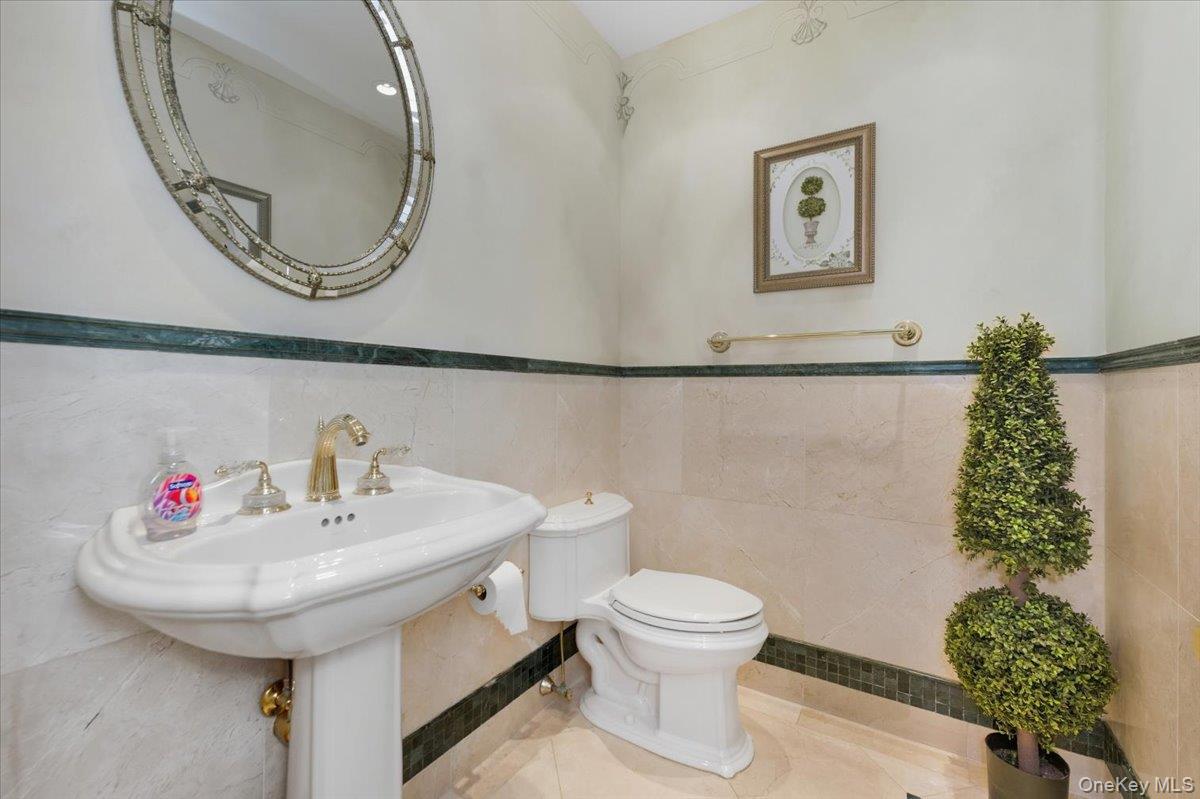 #15 photo, 165 Peninsula Drive, Babylon , NY 11702